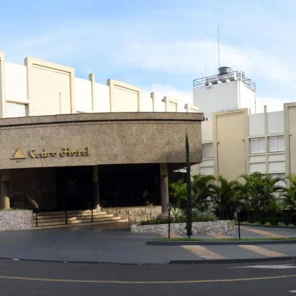 Cedro Hotel، فندق في لوندرينا