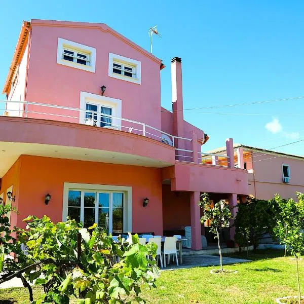 Private Villa AKOBARA, 2km from city center, hotel i Korfu By