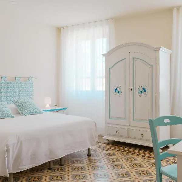 DELUXE SUITES WITH SAUNA, The real Sardinia, hotel v mestu Thiesi