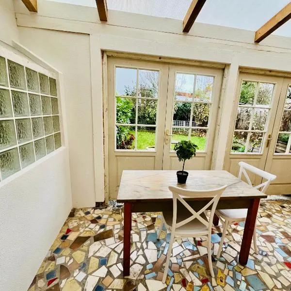 Maison privée de 70m2 avec pergola Et jardin à 15min centre de Strasbourg Chez Regine, hotel di Schiltigheim