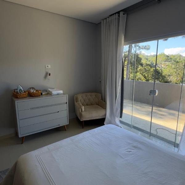 Casa nova, completa, um refúgio na natureza a 30 min de Curitiba com Wifi e estacionamento, lago de pesca e muito mais - Foto 2