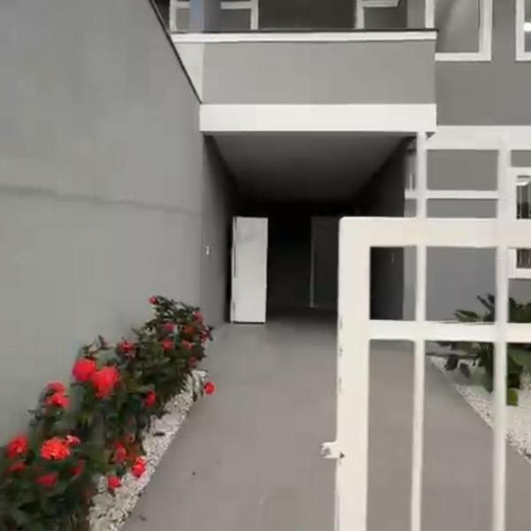 Quarto Para Mulheres, Casa Familiar