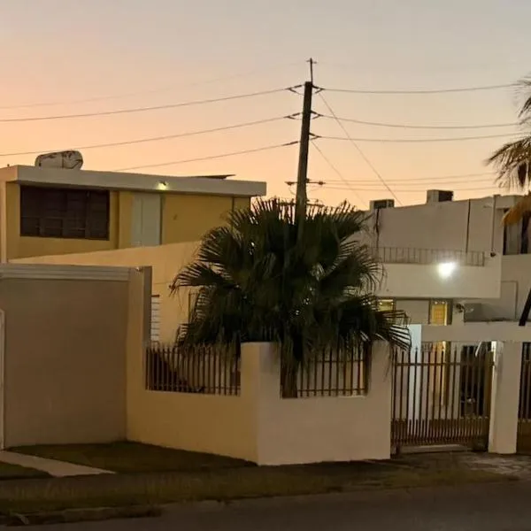 Perfect Large Home for Groups & Families in Ponce, hotel di Ponce
