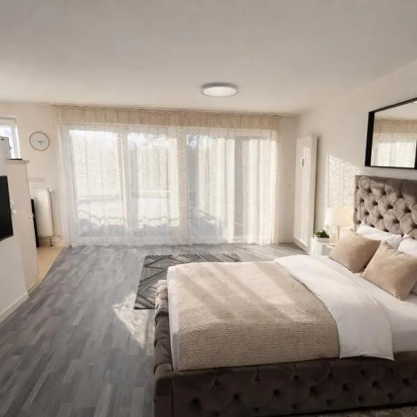 Modernes Apartment mit Balkon & Smart TV bei Hamburg, Hotel in Reinbek