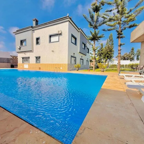 Villa Safaa Dar Bouazza, hotel i Dar Mouddene