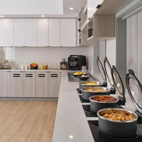 Hyatt House Schenectady / Mohawk Harbor، فندق في سكينيكتدي