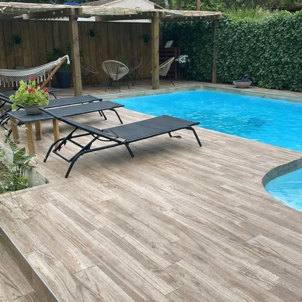 Beautiful apartment with pool Générac, Hotel in Générac