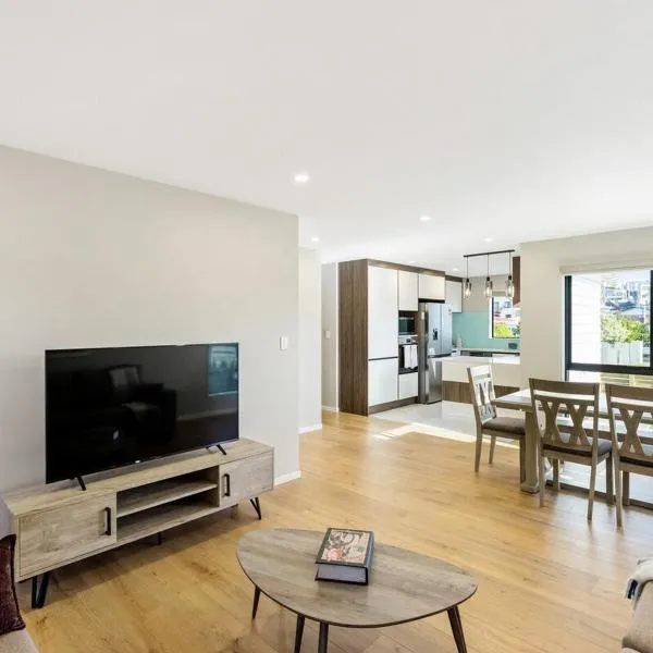 Modern Central 4BRM with Aircon, heating and Parking, Hotel in Auckland