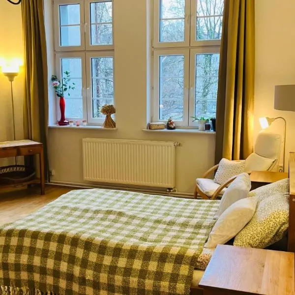 Zielone Drzwi Bytom całe mieszkanie rodzinne blisko centrum i parku, hôtel à Bytom