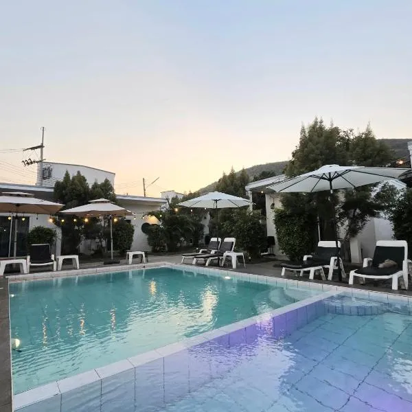 Aona Resort Kohlarn, hotel en Koh Larn