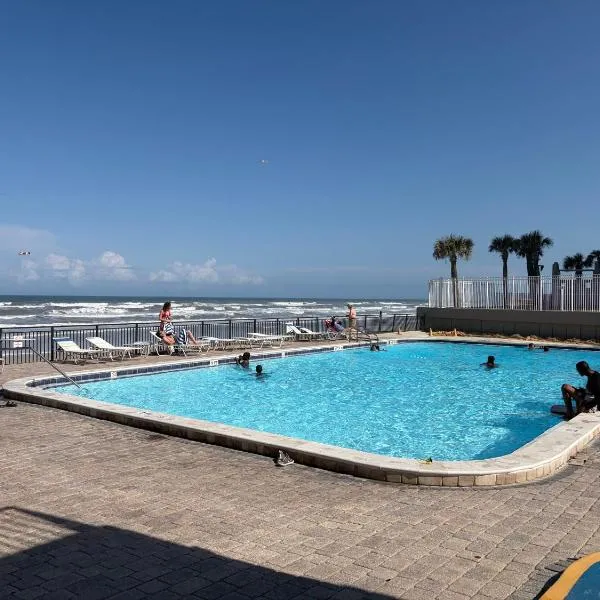 Single, Double or Quad Oceanview Studios - Direct Beach Access, Oceanfront Pool & Tiki, hotel in Daytona Beach Shores