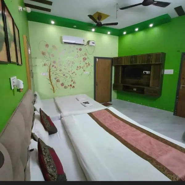 Kashiana Homes Unit 1 within1km from Kashi Vishwanath temple, hotel a Varanasi