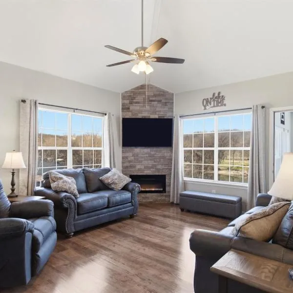Waterfront Condo near Marina, hotel i Branson