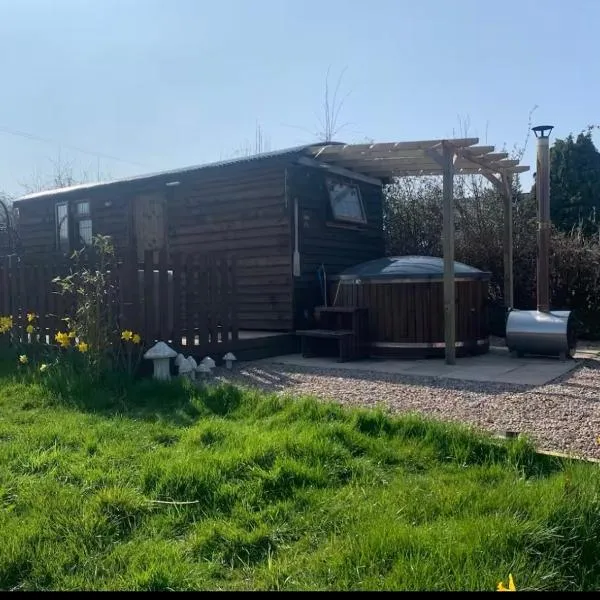 Four seasons with wood fuel hot tub Country retreat, hotel a Hereford