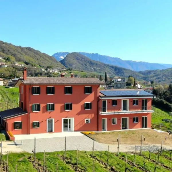 Ca' Perenzin, hotel Tarzóban