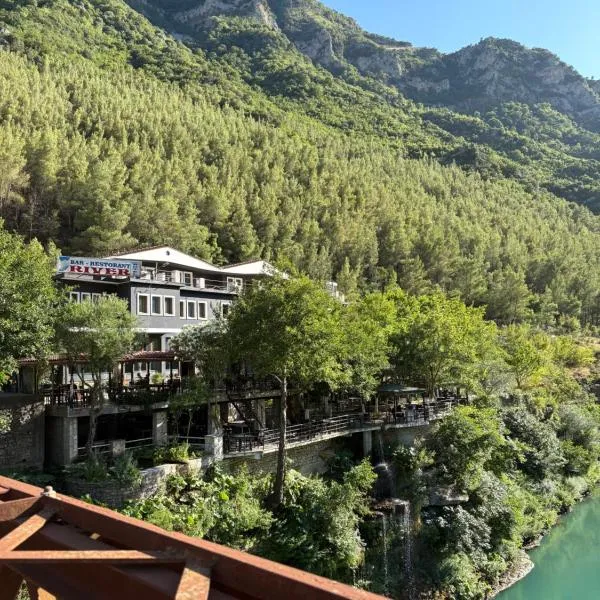 Bar-Restaurant-Hotel River, hotel v mestu Këlcyrë Fshat
