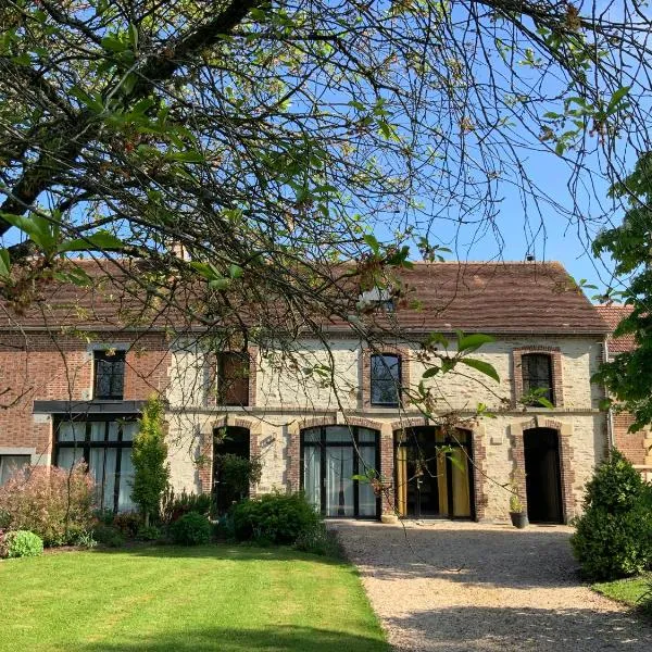 La Grange des Loges, Hotel in Boucé