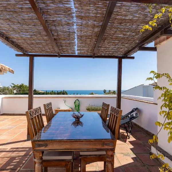 Authentic apartment with pool and sea view, ξενοδοχείο σε Εστεπόνα