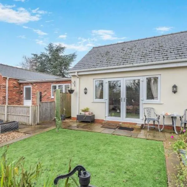 The Swallows Nest, Dog-Friendly Retreat with Garden, khách sạn ở Marton