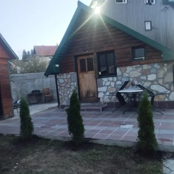 Vikendica Pejovic, hotel u Žabljaku
