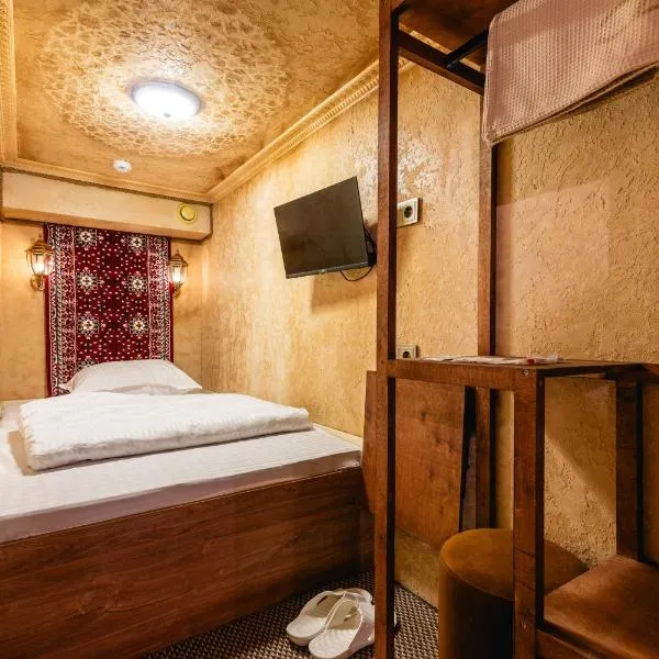 Alladin Capsule Hotel, hotel v mestu Almaty