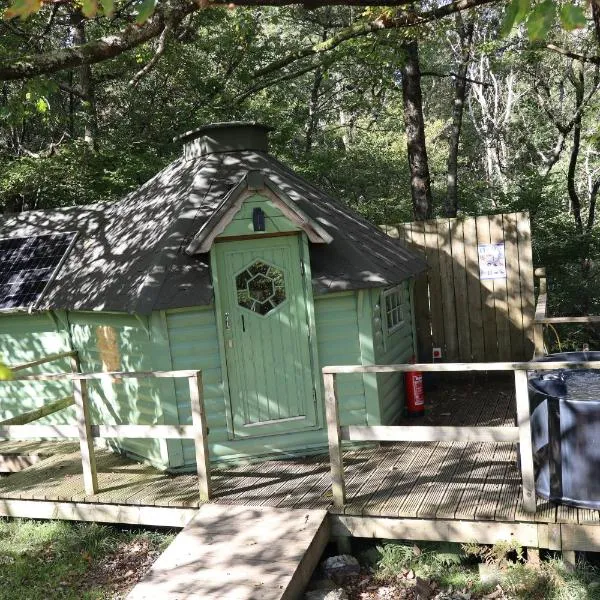 Woodland Cabin with Private Hot Tub, hotel in Barmouth
