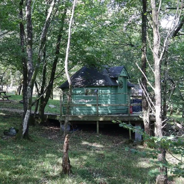Tree Top Cabin with Private Hot Tub, hotel in Barmouth