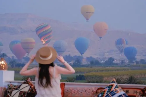 Balloon View House, Hotel in Al Karnak