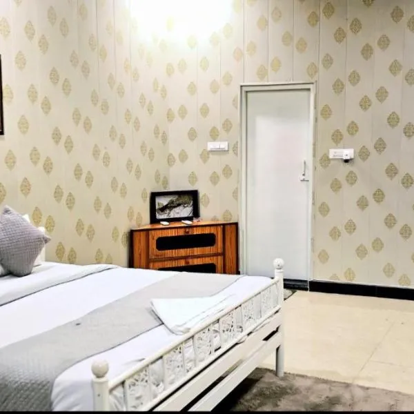 Hotel raj inn, hotell i Lucknow