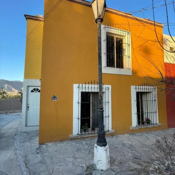 Yellow House, Private Apartment, Centro Arteaga, hotel u gradu 'Arteaga'