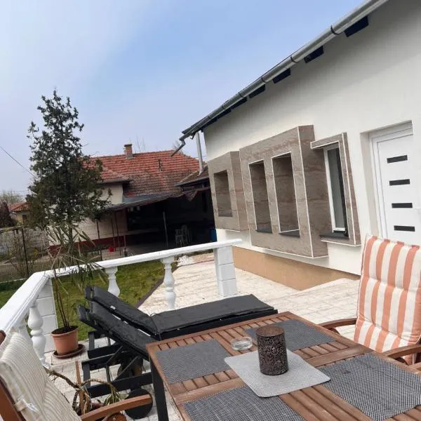 Ladislaus Garden Suites, hotel din Cegléd