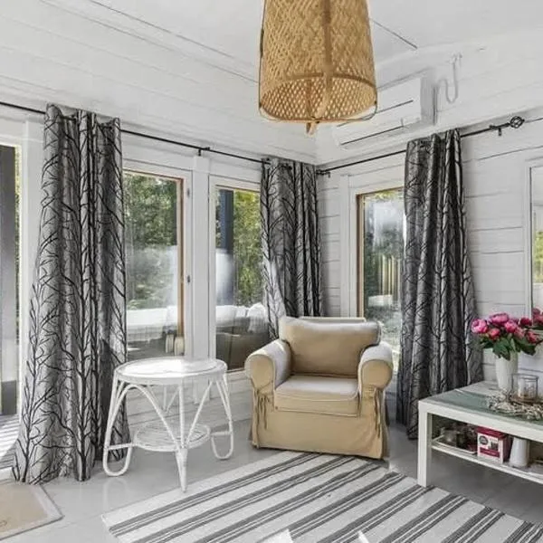Three cozy cottages, sauna and big yard all included, hotell i Lojo