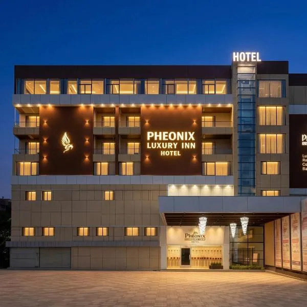 Pheonix Luxury Inn, hotel v mestu Akolia