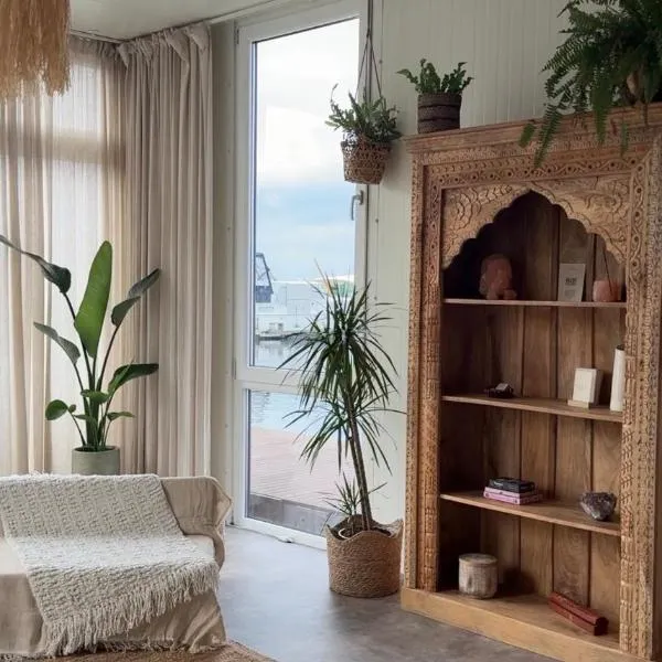 RetreatBoat Bali, ξενοδοχείο σε Lithoijen