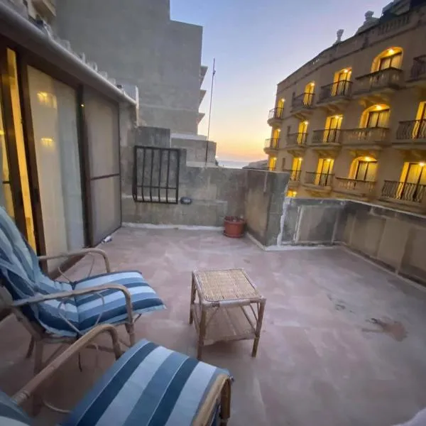 Duplex Penthouse in Xlendi with sea views, Hotel in Xlendi
