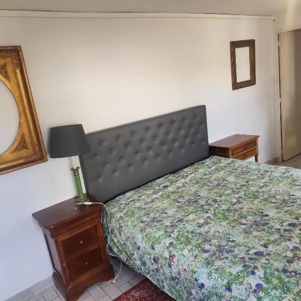 Tableaux, hotel Château-Renault-ban