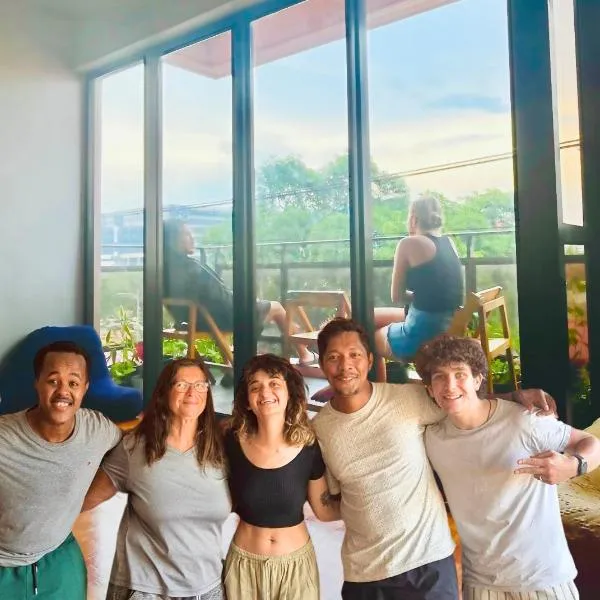 Diplomat 301 Manila ,Easy Arrival Near Airport, Local Cultural Home by Qbee, מלון במנילה