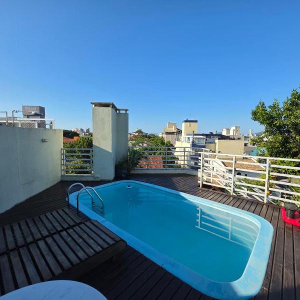 COBERTURA COM PISCINA