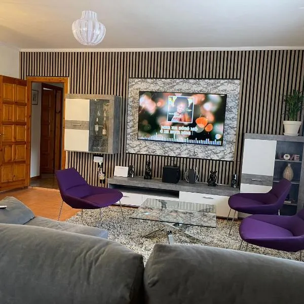 Large and cozy studio, hotell i Piera