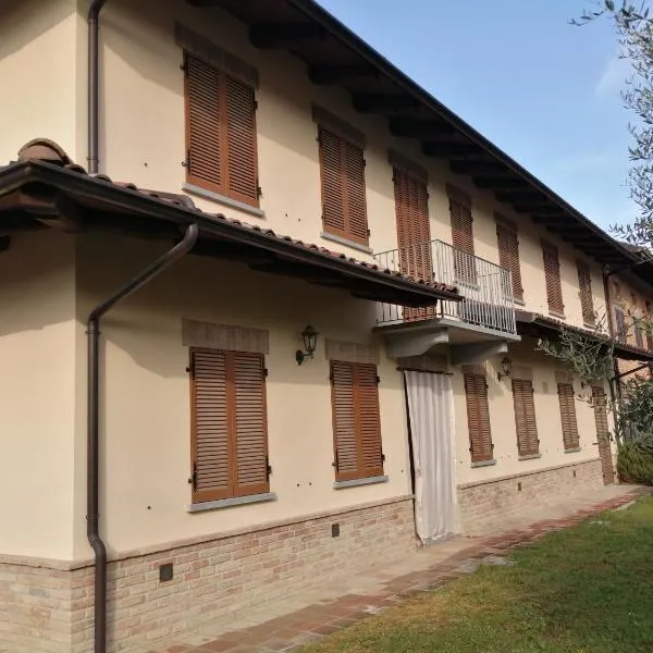 Casa tra i vigneti、Calossoのホテル