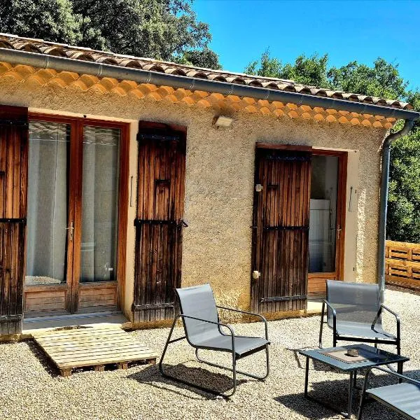 Maison indépendante avec Jardin, 26m2 tout équipé avec Climatisation réversible – hotel w mieście Rochegude