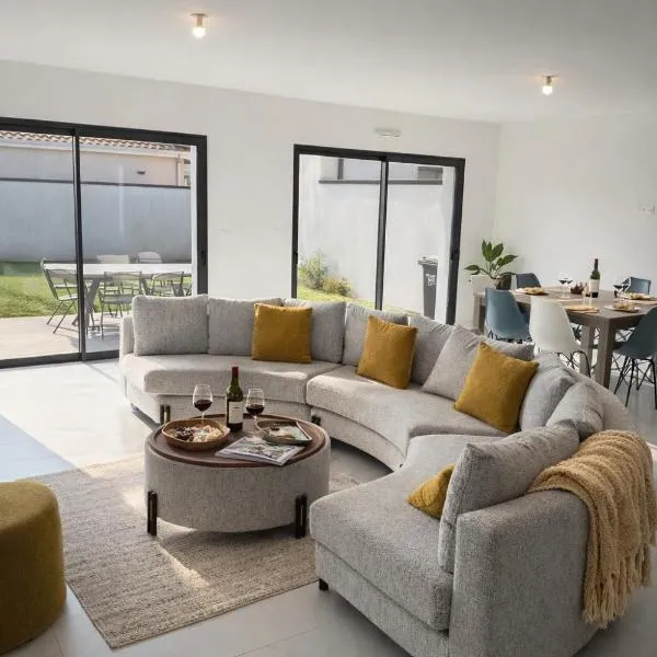 Maison moderne، فندق في Saint-Julien-de-Concelles