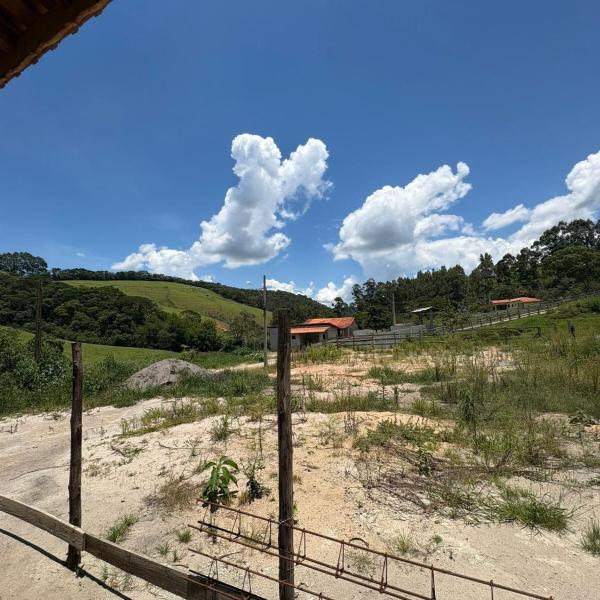 Casa nova em área rural ideal para quem procura tranquilidade fica na Estrada do Pesqueiro a aproximadamente 20 km do centro e do parque de eventos de Extrema mais ou menos a 30 minutos de carro por um acesso todo asfaltado - Foto 2