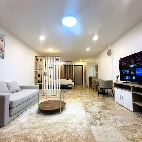 Brand new furnished studio Apartment near old Town, hotel em Cidade Phuket