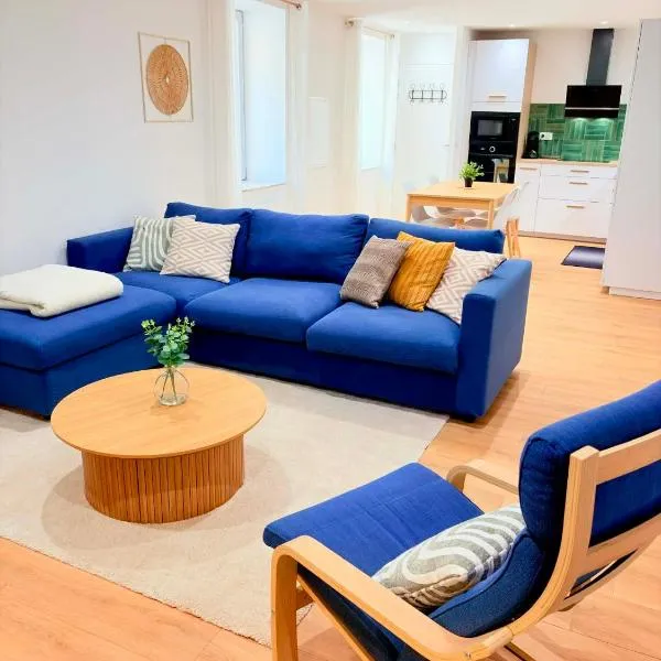 Le salon des voyageurs - Appartement au coeur du Centre Historique de Dole avec Terrasse, hotel Dole-ban