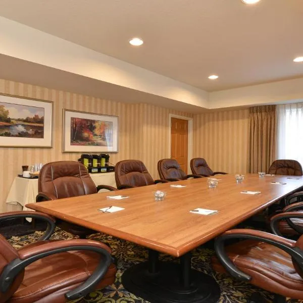 Staybridge Suites - Calgary Airport by IHG, מלון בקלגרי