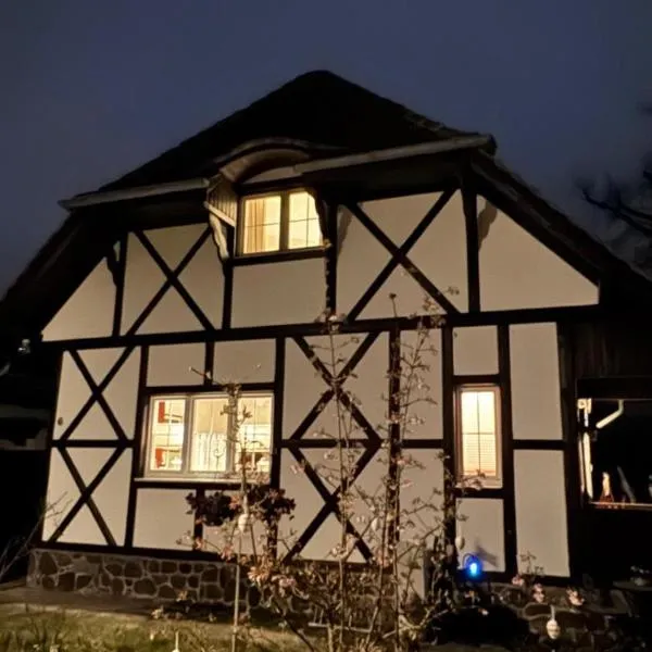 Cottage - Kleine alte Villa am See, hotel a Bestensee