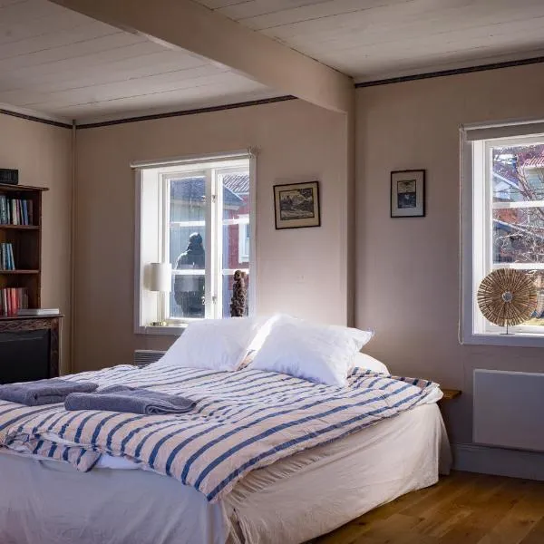 Remarkable Harbour View Cabin., Hotel in Östhammar