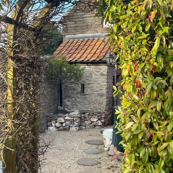 Yew Trees Barn، فندق في Backwell