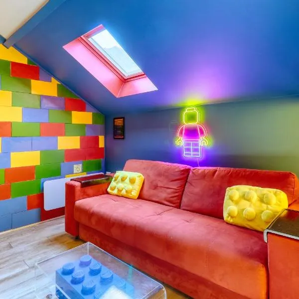 BRICKIMMERSION Suite Luxe - Cinéma Privé - Billard - Secret Room - Geek - 10min Fontainebleau - 25min Paris, hotelli kohteessa Melun